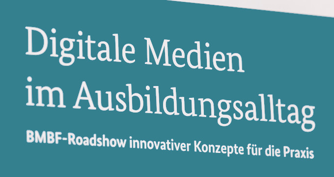 Schrift Roadshow auf Plakat in Wittenberge